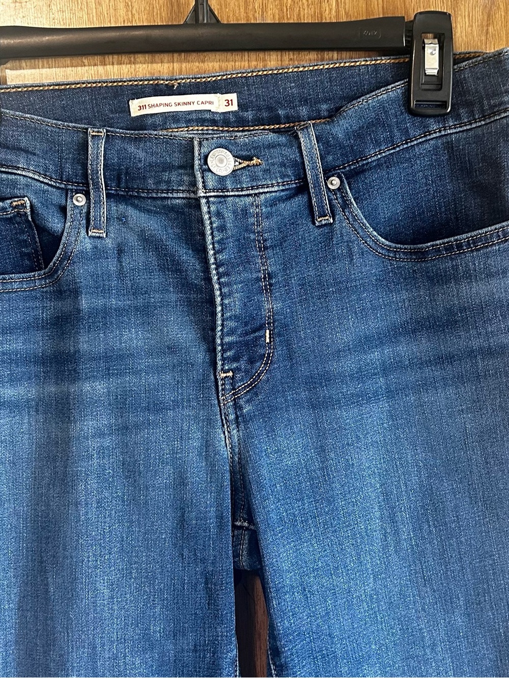 Levi's women Size 31 Medium Blue Skinny Jeans with Yellow Stitching Pre owned